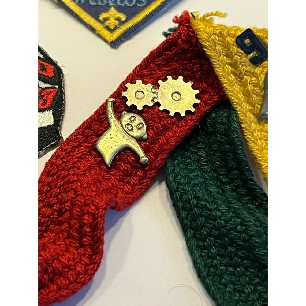 Lot of Boy Scouts of American memorablia - scarves, hat, patches, pins, ribbons